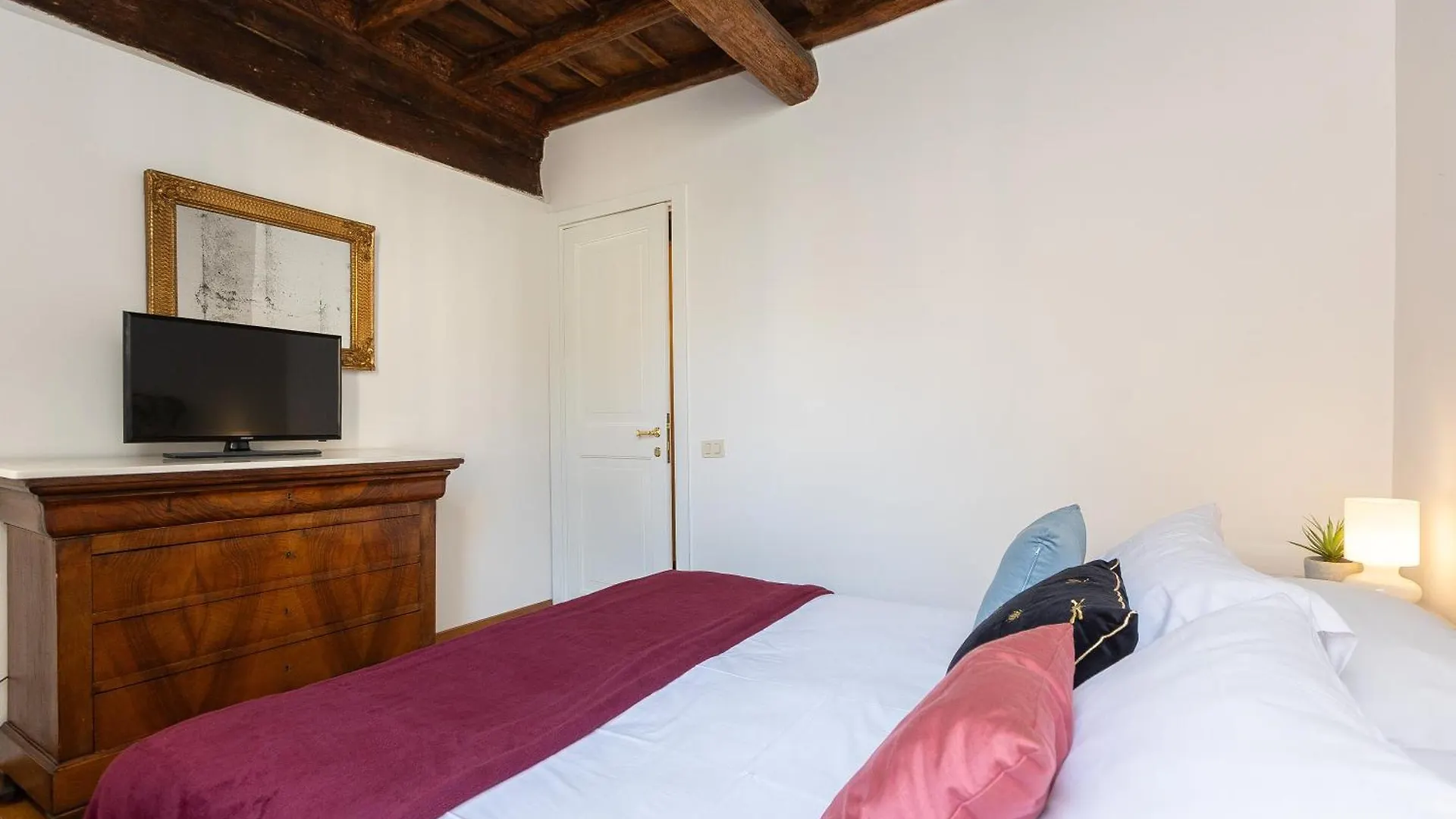 Santa Margherita By Rental In Rzym 0*,  Włochy